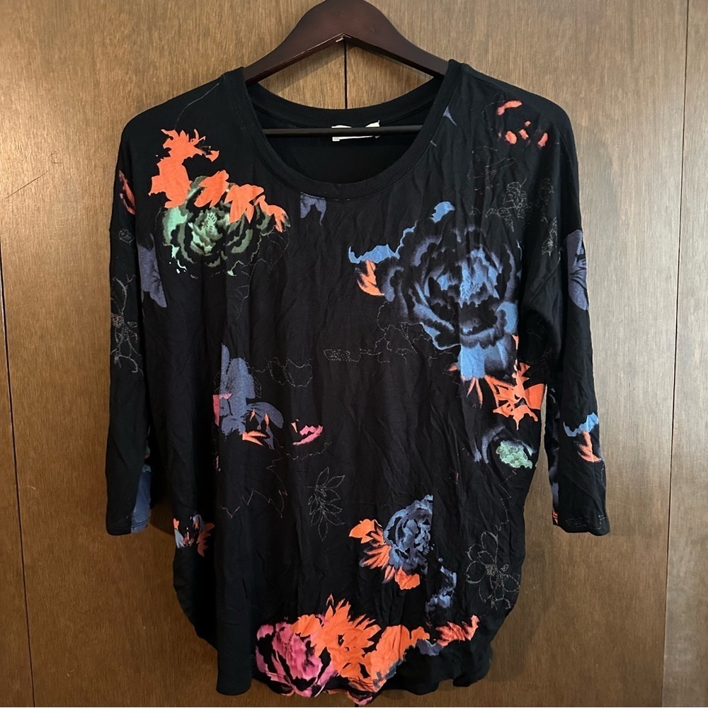 Babaton Black Orange Blue Graphic Norris Short Sleeve Tee Blouse Sz S Cozy - Picture 2 of 9